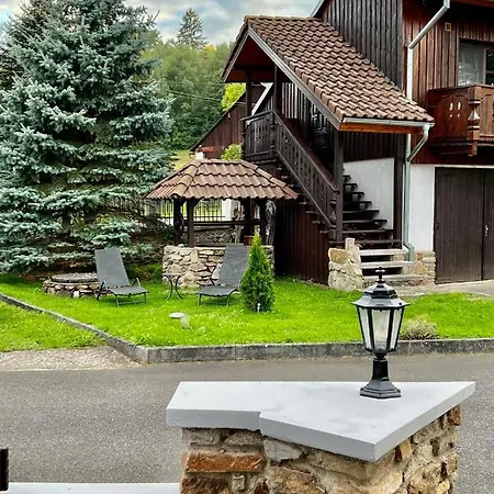 Chata Jiřičná Сasa de vacaciones *