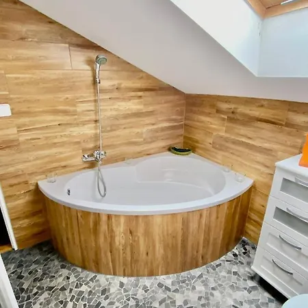 Chata Jiřičná Сasa de vacaciones *